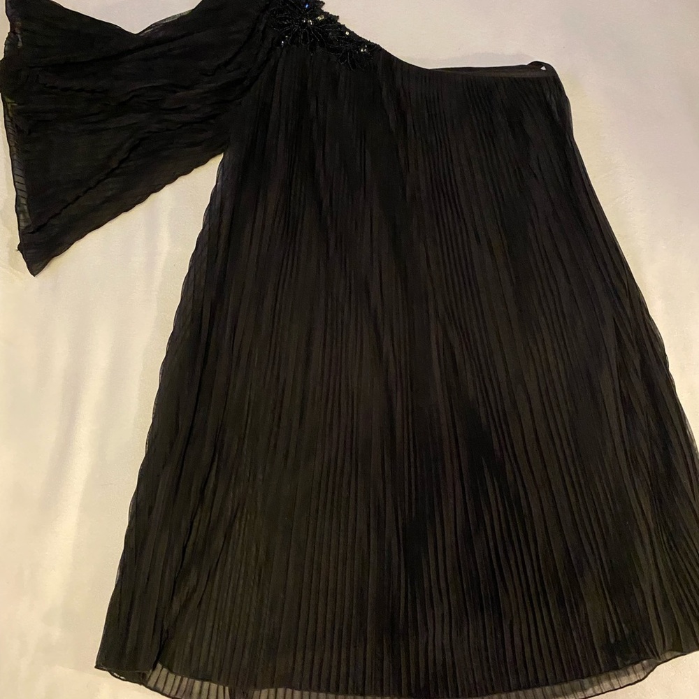 Chic Black Asymmetrical One Shoulder Evening Dress with Cascading Stones